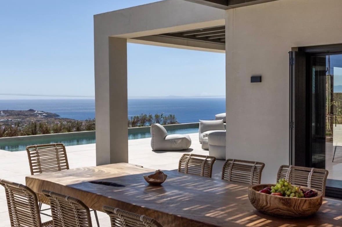 Terrasse de villa avec vue infinity sur la Méditerranée