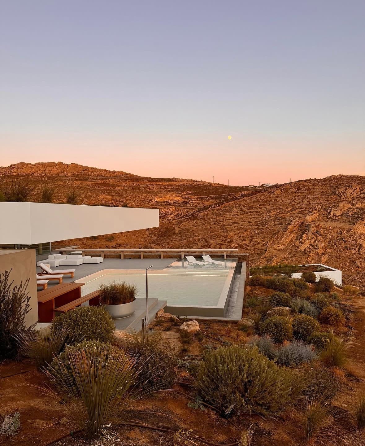 Villa contemporaine avec piscine, vue collines et mer Méditerranée