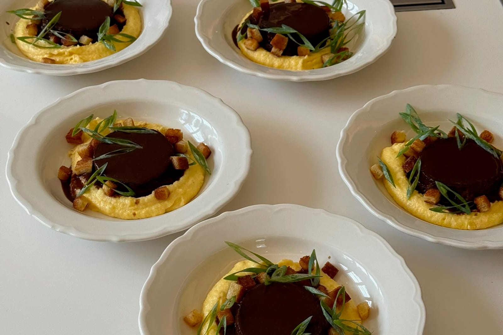 Dressage des assiettes avant le service